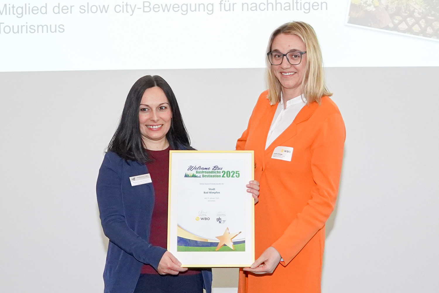 Auszeichnung Bad Wimpfen Barbara Luksch-Huber von der Stadt Bad Wimpfen mit WBO-Vizepräsidentin Carolin Grötzinger