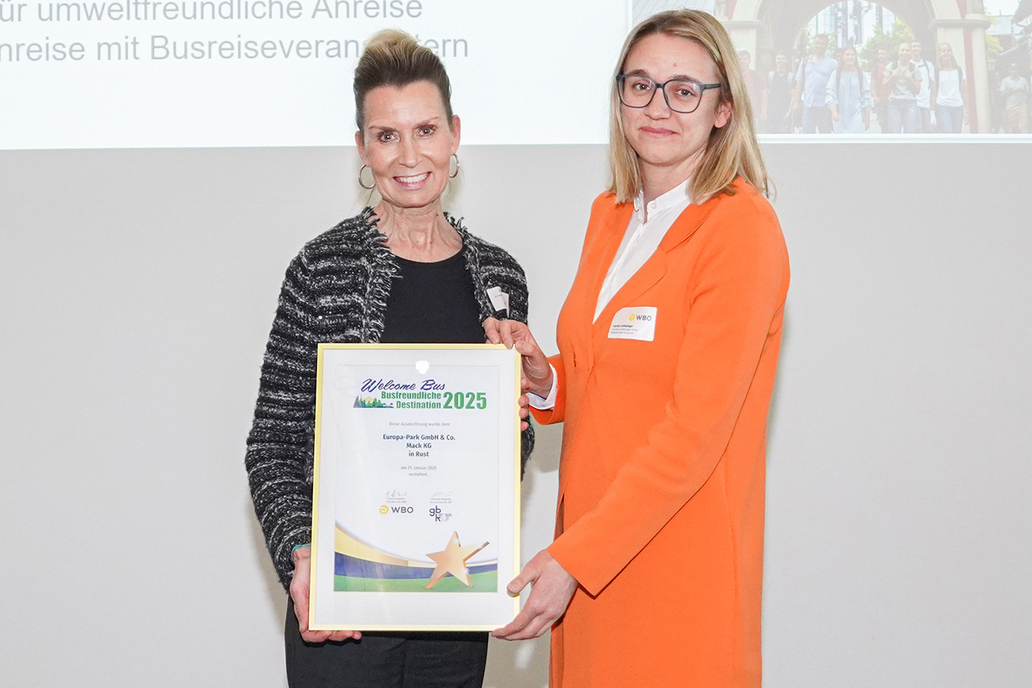 Auszeichnung Europa Park Anja Kienzler vom Europa-Park mit WBO-Vizepräsidentin Carolin Grötzinger