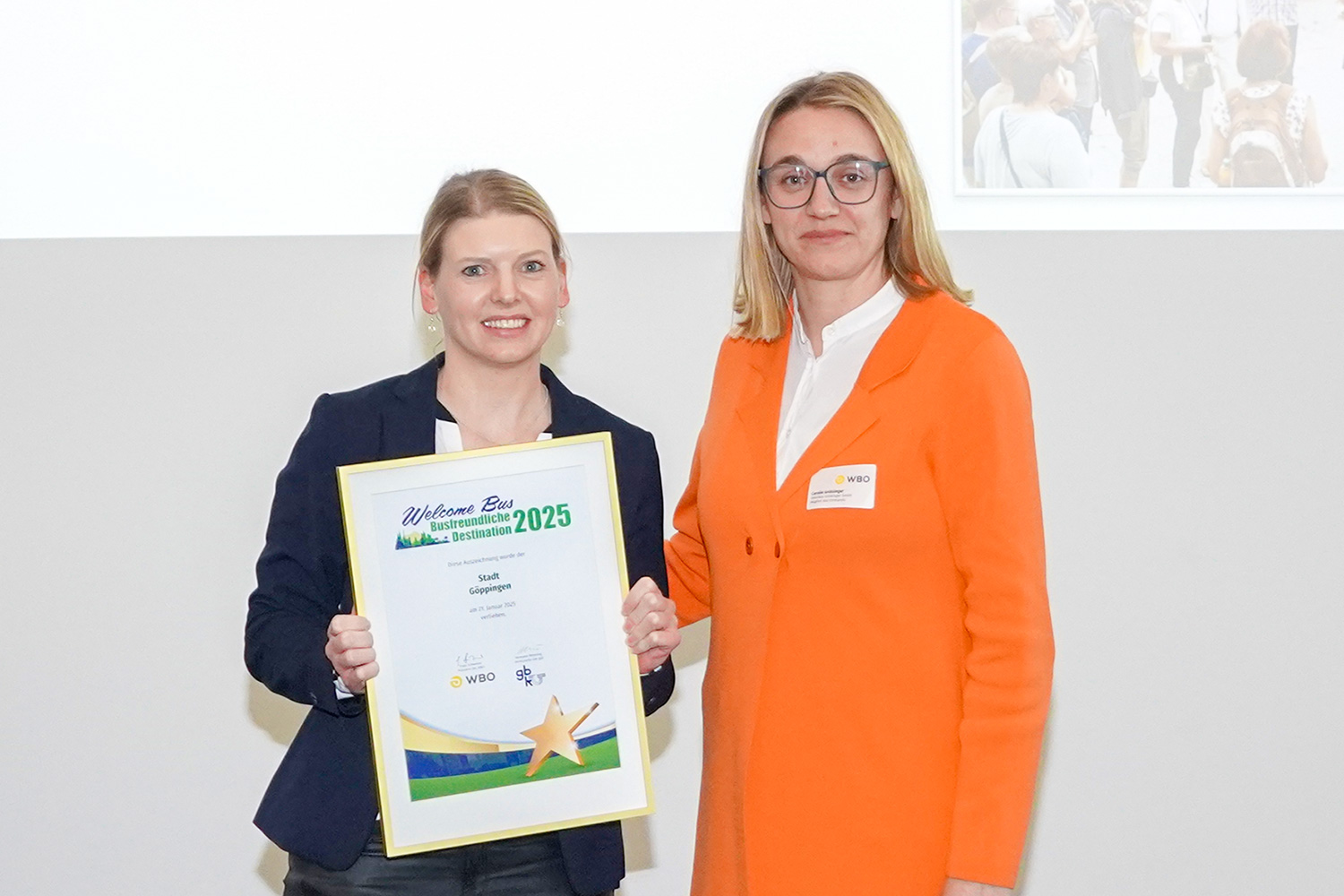 Auszeichnung Göppingen Lisa Herr von der Stadt Göppingen mit WBO-Vizepräsidentin Carolin Grötzinger